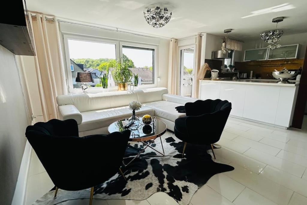 Kuchyň nebo kuchyňský kout v ubytování Luxusapartment mit Balkon Nähe Dortmund