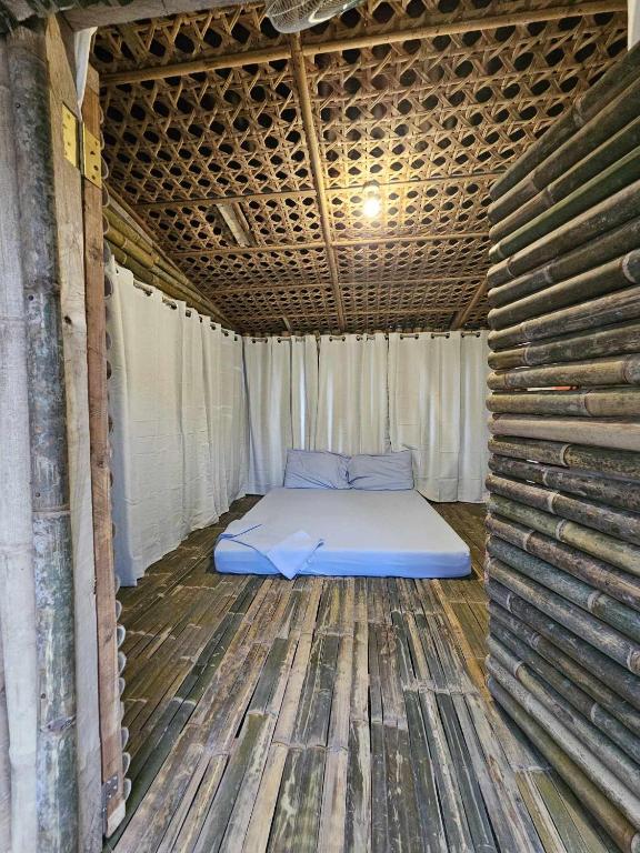 Postel nebo postele na pokoji v ubytování Tambayan Rooms and Cottages by SMS Hospitality