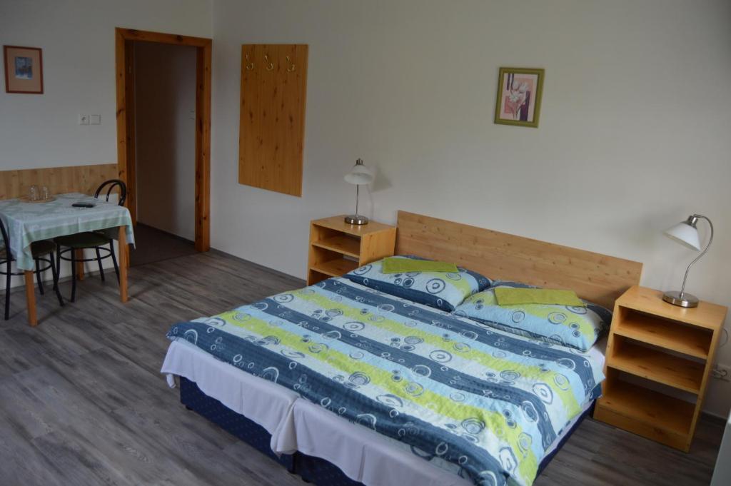 Postel nebo postele na pokoji v ubytování Penzion U pily