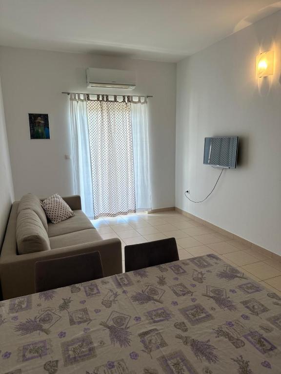 Televízia a/alebo spoločenská miestnosť v ubytovaní Rooms & Apartments Bruno