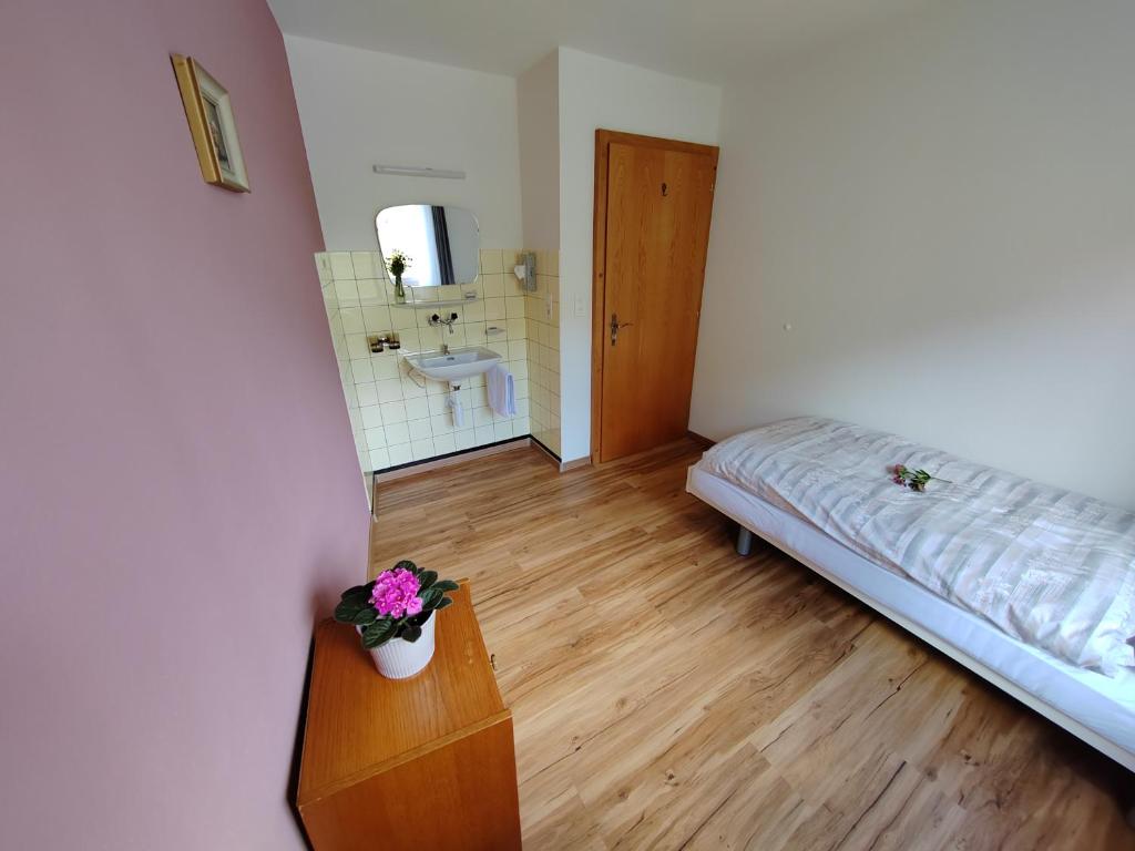 Postel nebo postele na pokoji v ubytování Hotel du Cerf