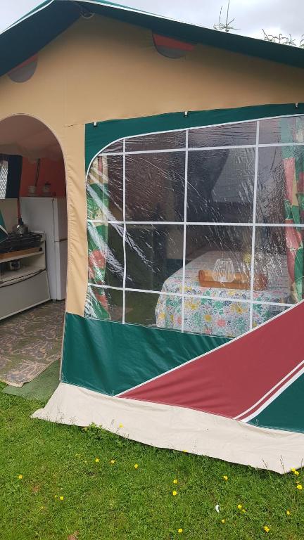 Budova, kde se the luxury tent nachází