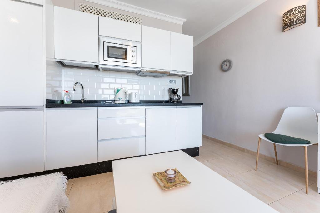 Kuchyň nebo kuchyňský kout v ubytování Stunning marina view apartment