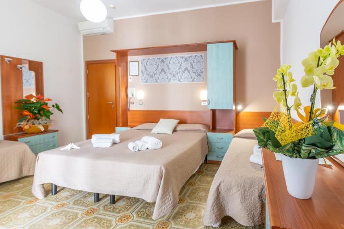Postel nebo postele na pokoji v ubytování Hotel Ideale Mare