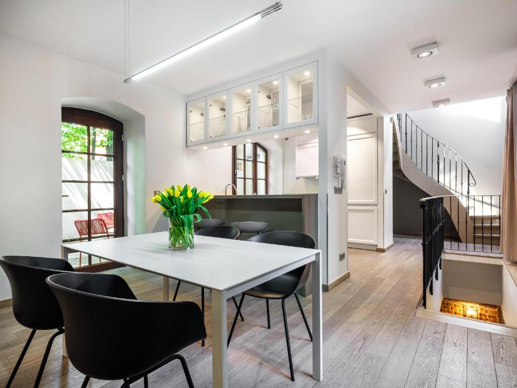 Tyzenhauz Villas - 1