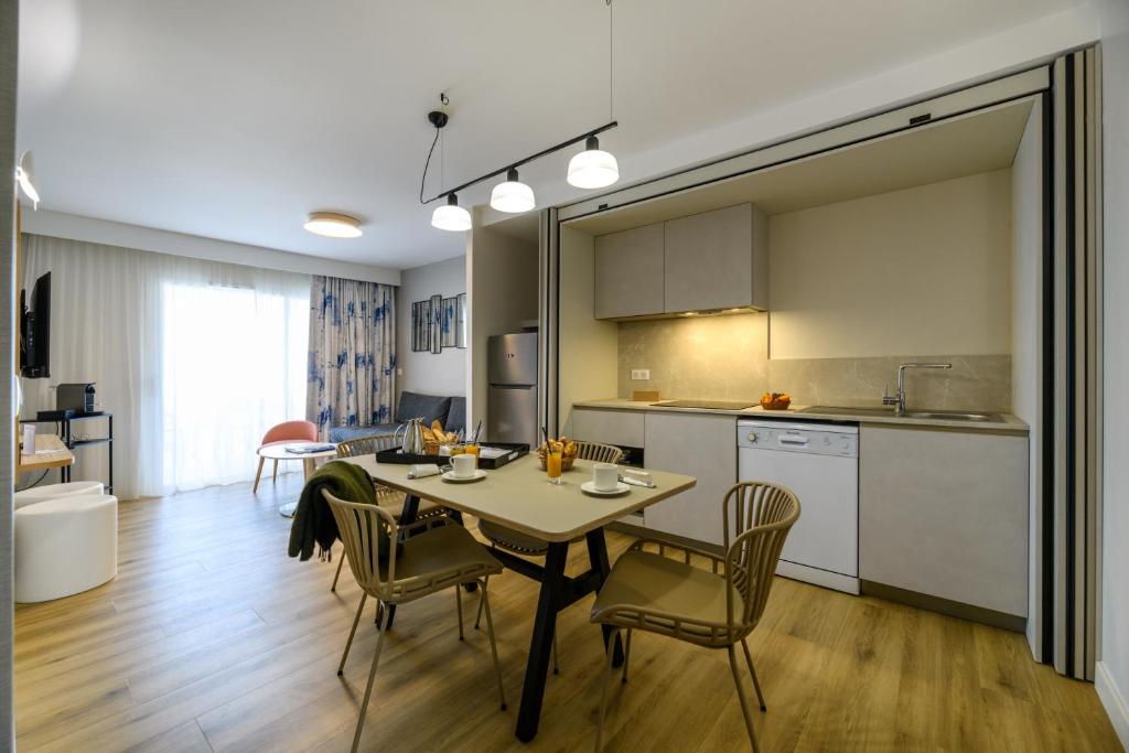 Residence de Tourisme Ajaccio Amirauté - Apartamento De Dos Habitaciones Con 2 Baños