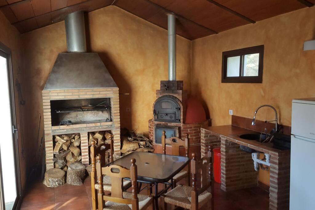 Kuchyň nebo kuchyňský kout v ubytování Cortijo Grazalema piscina 5 Hbts con baño AC
