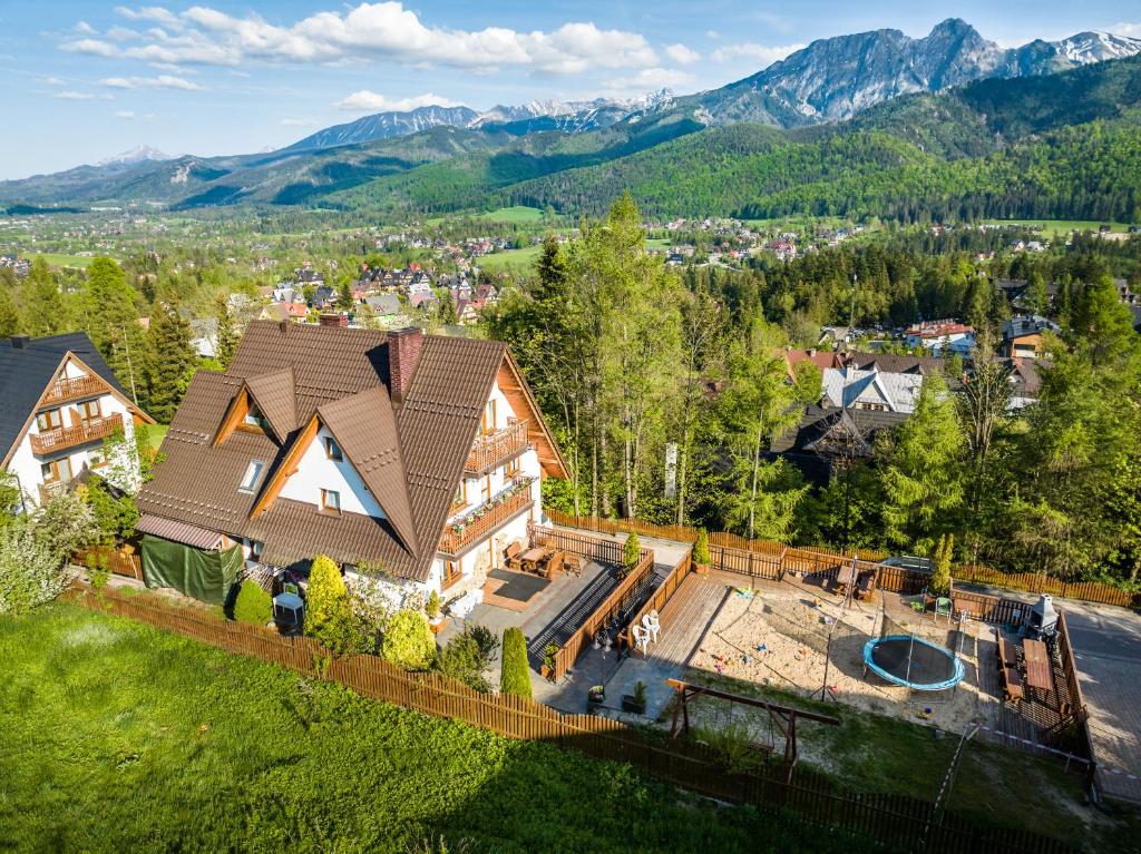 Výhľad na hory alebo výhľad na hory priamo z of the bed and breakfast