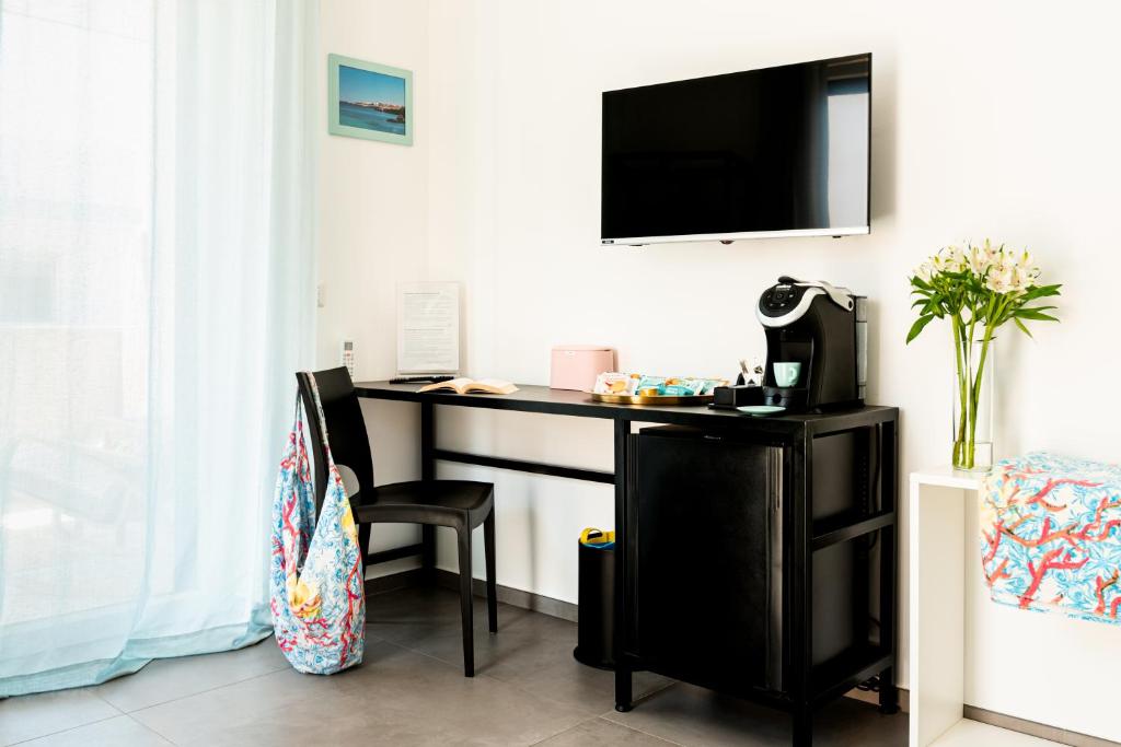 TV a/nebo společenská místnost v ubytování Verdeaqua Rooms