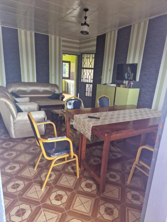 Posezení v ubytování Bel Appartement 2 chambres meublé à Bafoussam