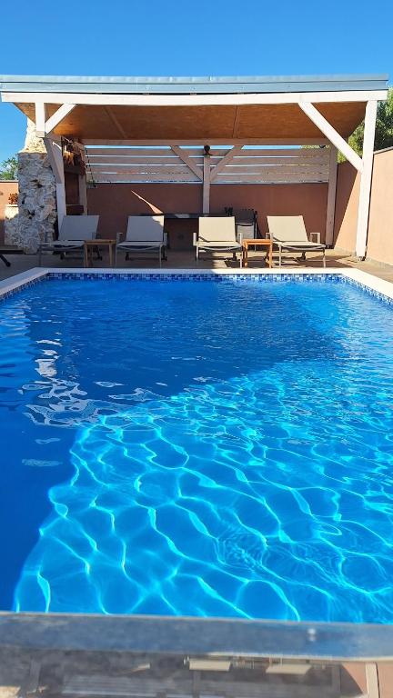 Bazén v ubytovaní Holiday Home LUX **** alebo v jeho blízkosti