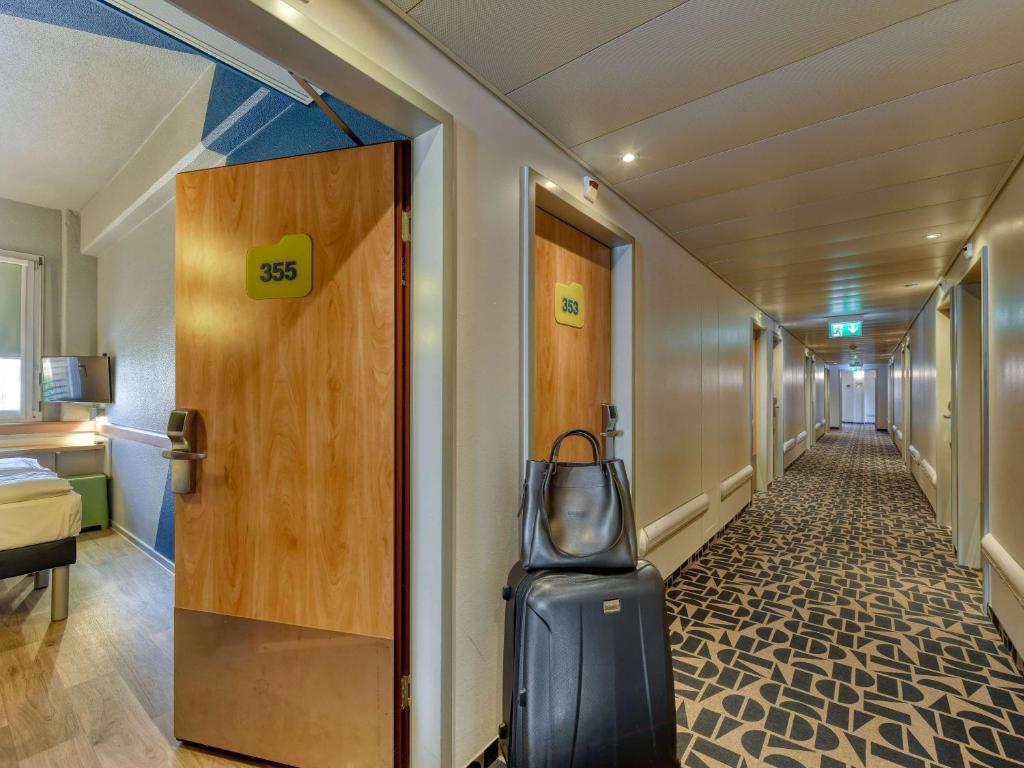 TV a/nebo společenská místnost v ubytování ibis budget Hotel Luzern City