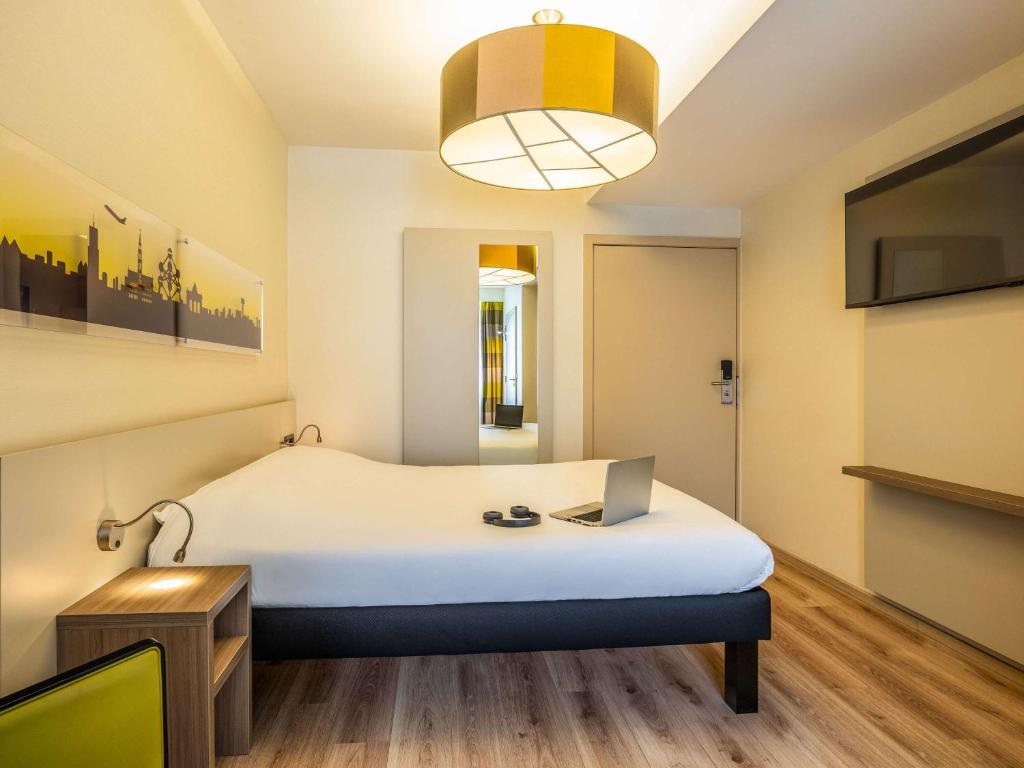 Postel nebo postele na pokoji v ubytování ibis Styles Hotel Brussels Centre Stéphanie