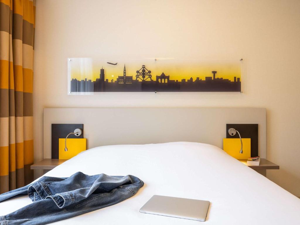 Postel nebo postele na pokoji v ubytování ibis Styles Hotel Brussels Centre Stéphanie
