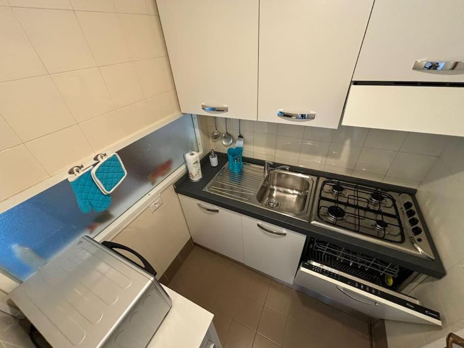 Kuchyň nebo kuchyňský kout v ubytování Lake Como Serenity Suite