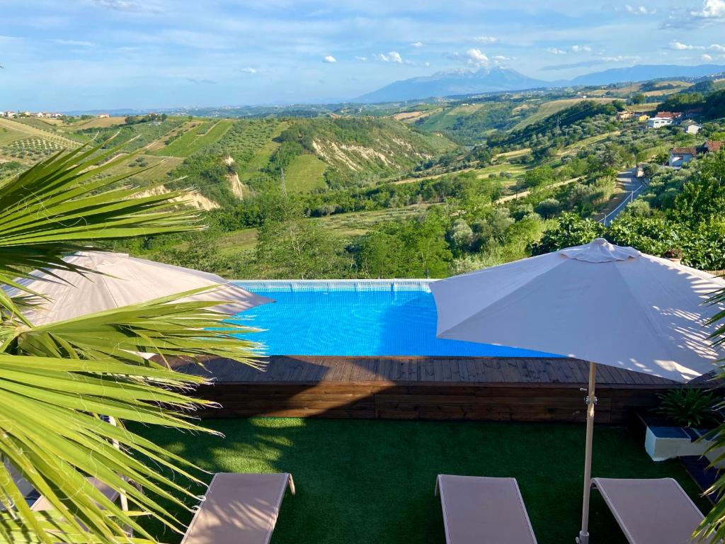 Bazén v ubytování Bed and Adventure Tramontana Resort - Casetta & Wellness nebo v jeho okolí