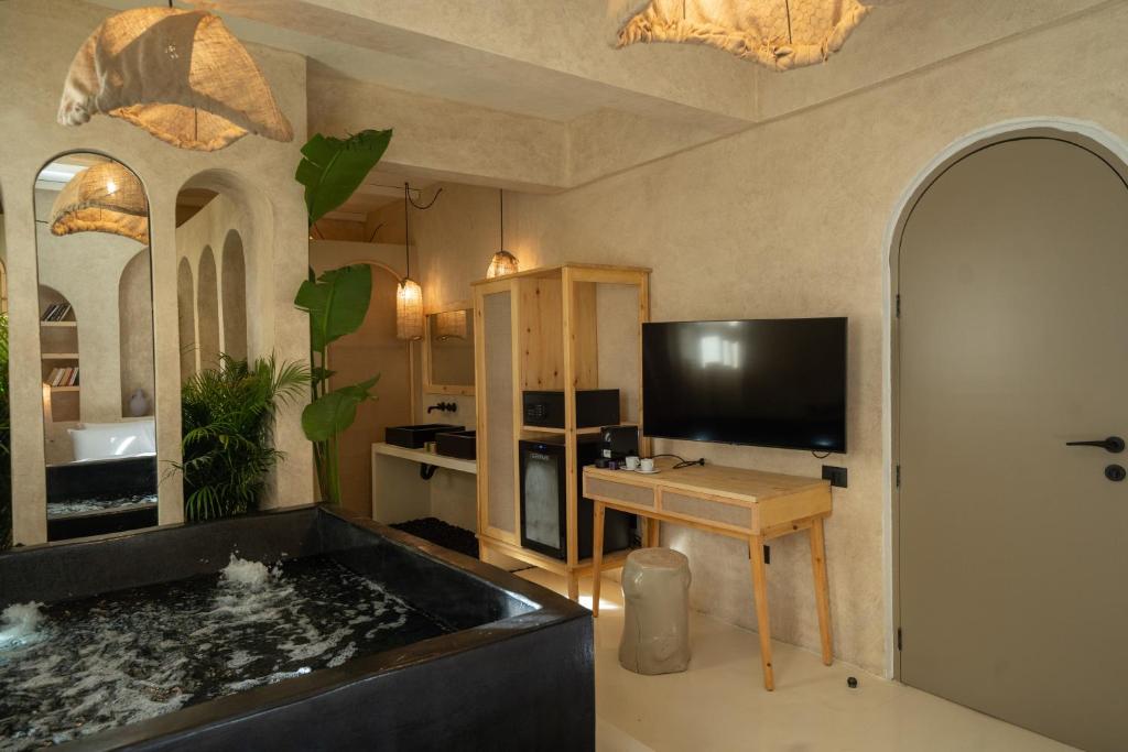 TV a/nebo společenská místnost v ubytování Biophilia Luxury Lofts