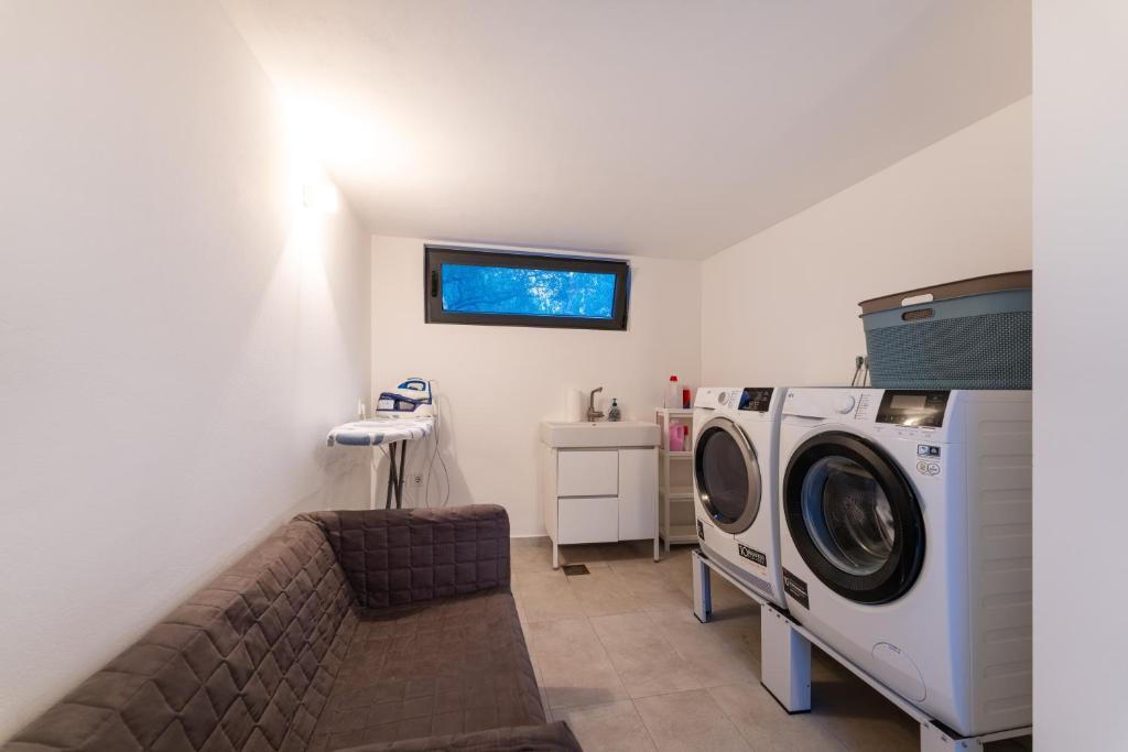 TV a/nebo společenská místnost v ubytování D. Marine Apartments
