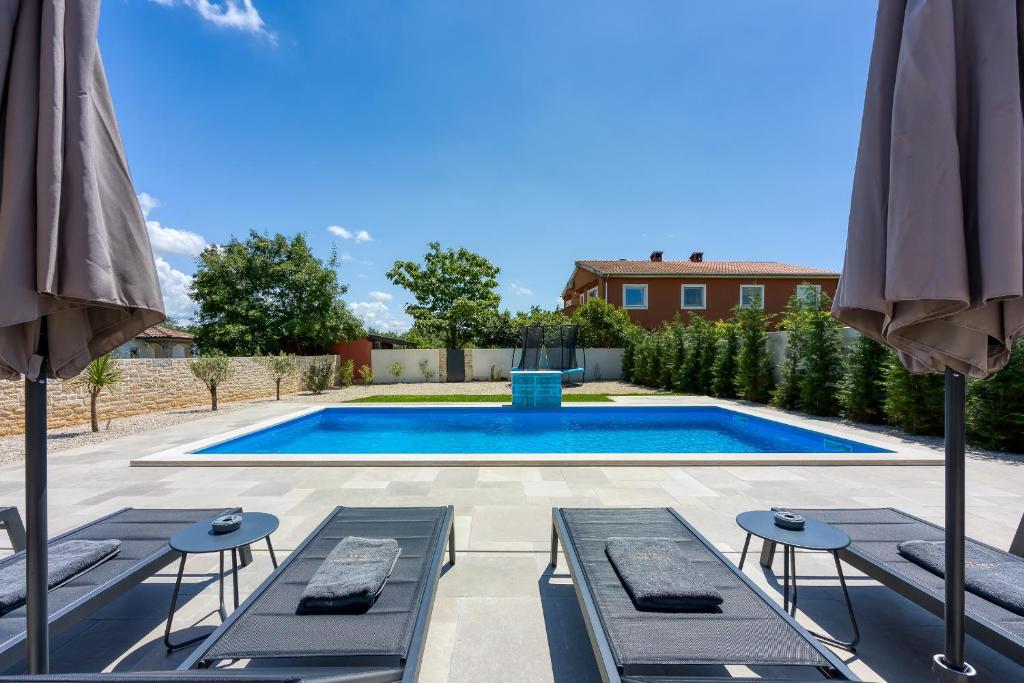 Bazén v ubytování Villa Alves with Private Pool nebo v jeho okolí