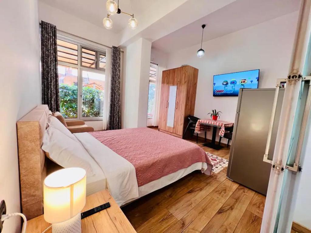 Postel nebo postele na pokoji v ubytování Comfy Studio in City Center