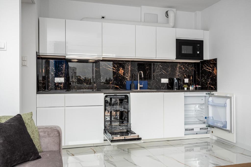 Kuchyň nebo kuchyňský kout v ubytování Warsaw Modern Stay