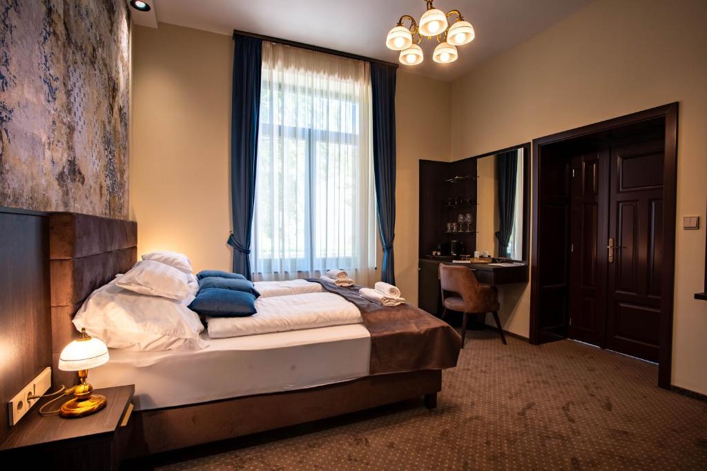 Vöröskő Villa- ALELNÖKI 8220 Balatonalmádi, József Attila utca 55. kép - 1