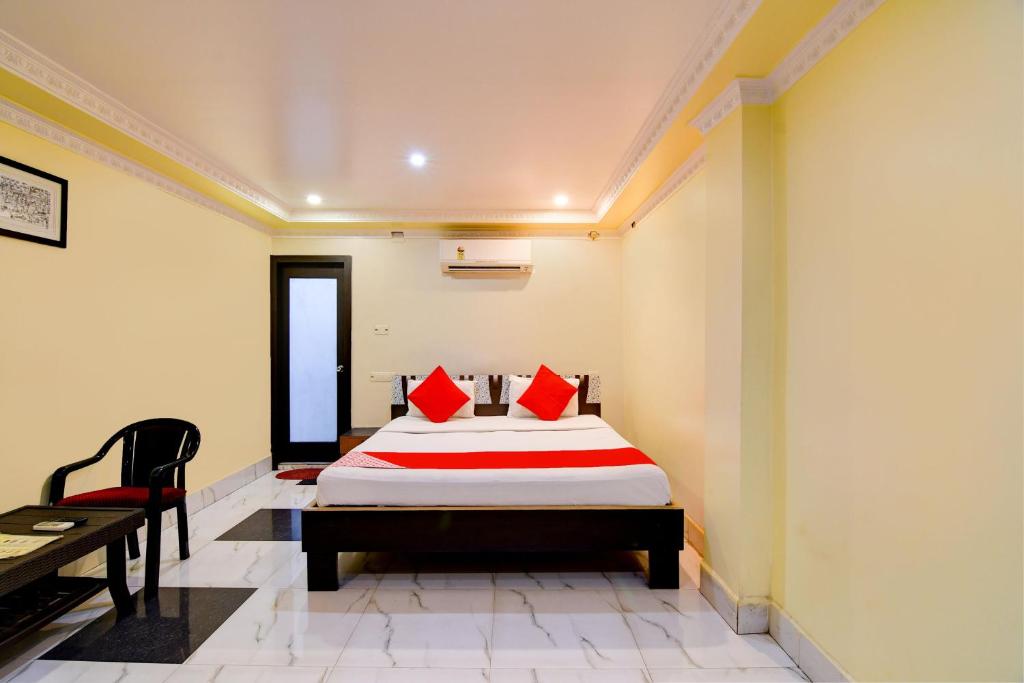 Katil atau katil-katil dalam bilik di OYO Flagship HOTEL KRISHNA