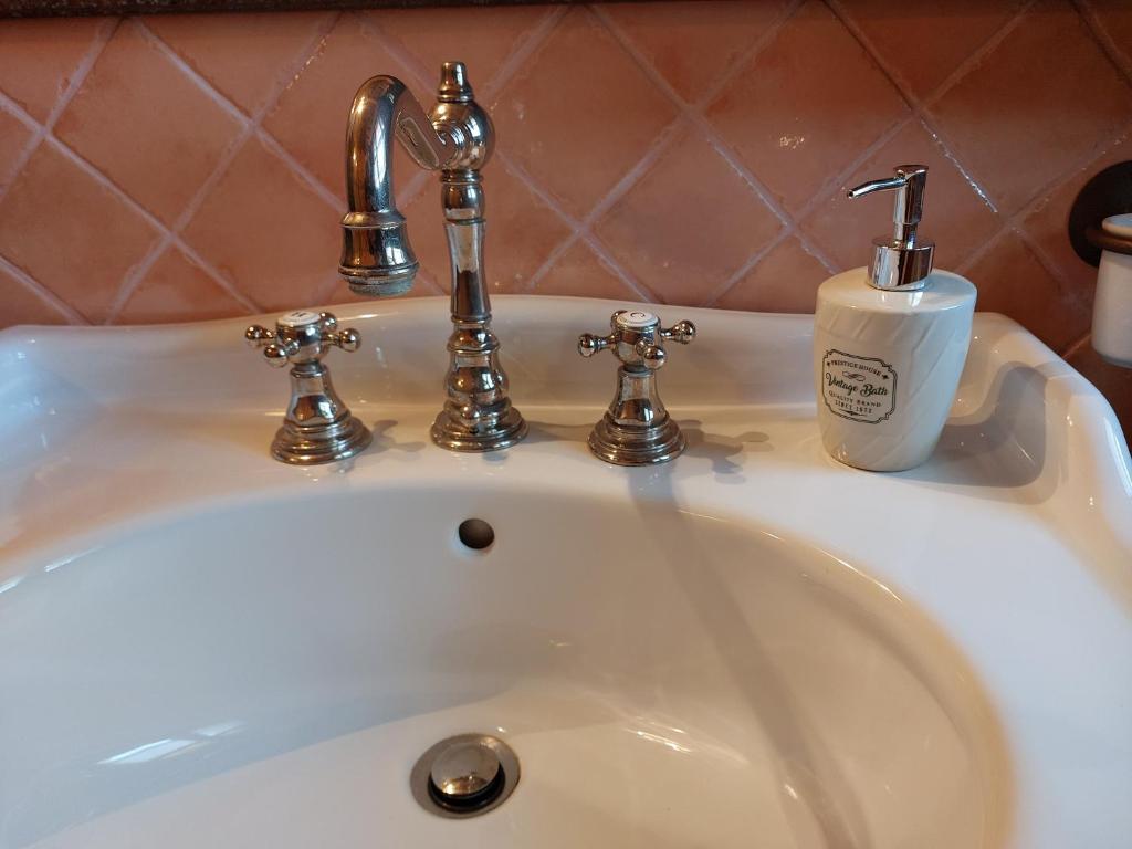 Koupelna v ubytování B&B Fonte Fresca