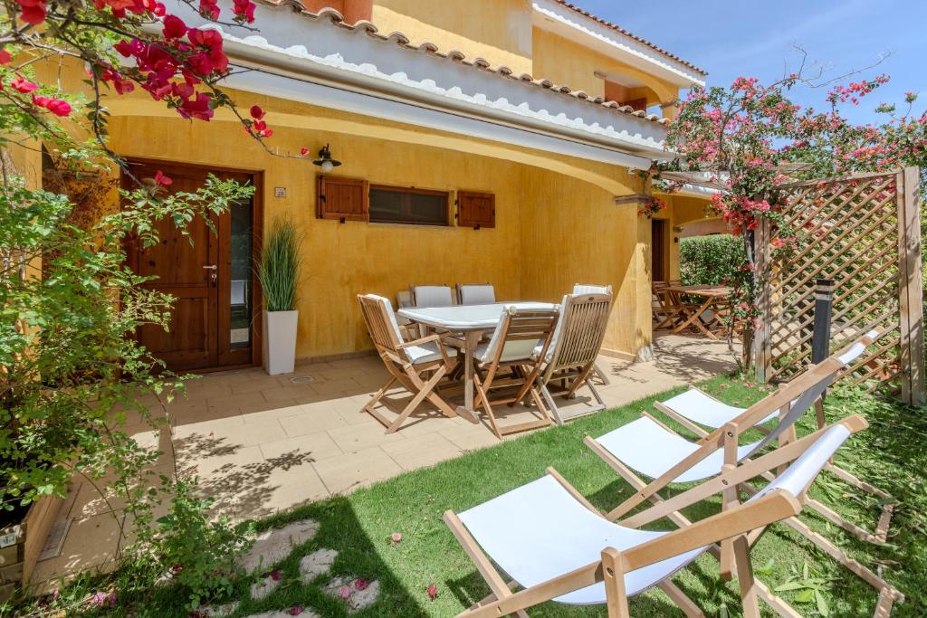 Villette Porto Pino a Sant'Anna Arresi - Lusso con piscina
