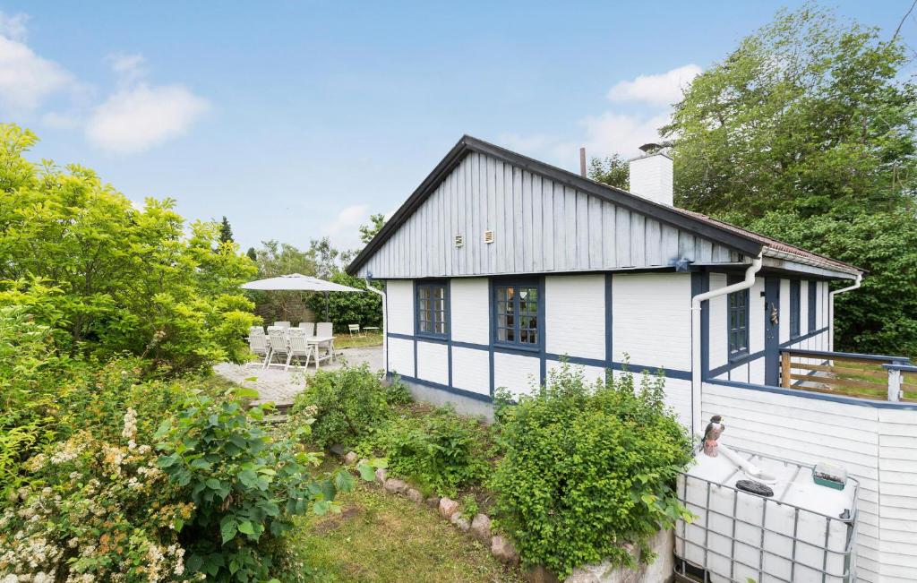 an aerial view of a white house with a garden at 3 Bedroom Beautiful Home In Ølsted in Ølsted