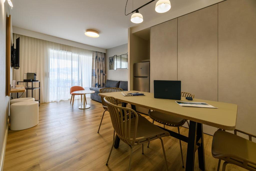 Best Western Plus Ajaccio Amirauté - Suite De 2 Quartos Com Terraço E 2 Banheiros