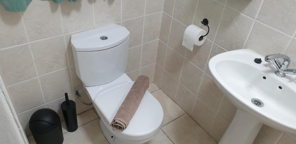 Ένα μπάνιο στο Hibiscus Guest Room