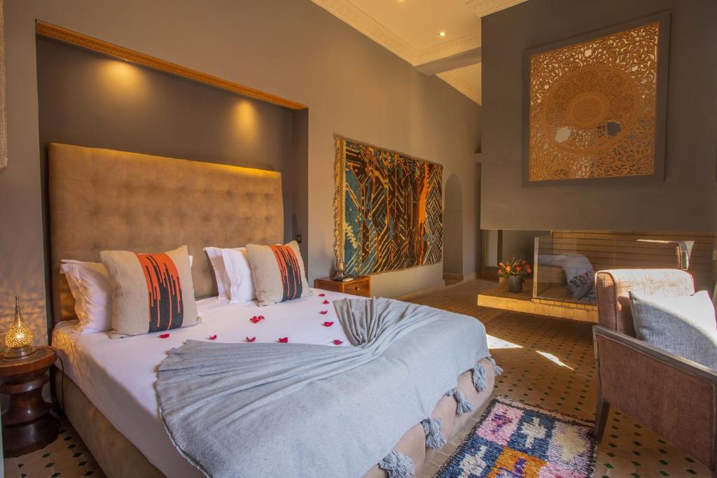 Postel nebo postele na pokoji v ubytování Le Medina Privilège Riad & Spa