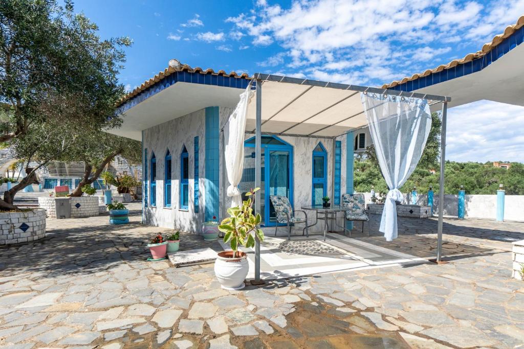 Κήπος έξω από το Paco's Resort Superior Villa 9
