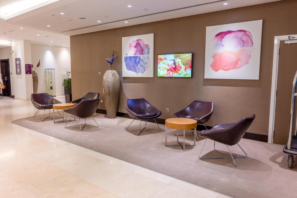 Posezení v ubytování Premier Inn Abu Dhabi Airport Business Park