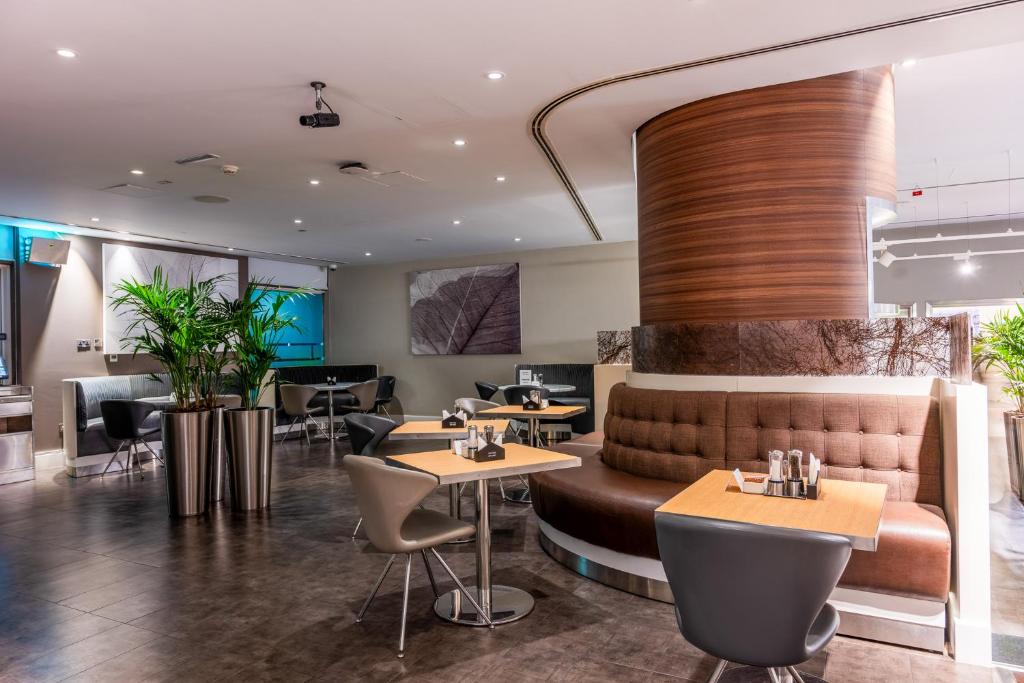Posezení v ubytování Premier Inn Abu Dhabi Airport Business Park