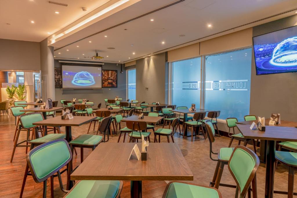 Restaurace v ubytování Premier Inn Abu Dhabi Airport Business Park