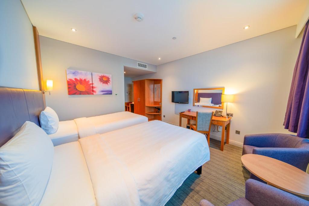 Postel nebo postele na pokoji v ubytování Premier Inn Abu Dhabi Airport Business Park