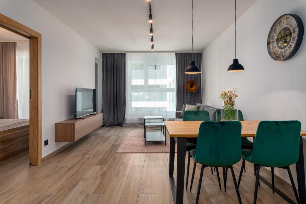 Pure Rental Premium Apartments - Free Parking & AC - 1