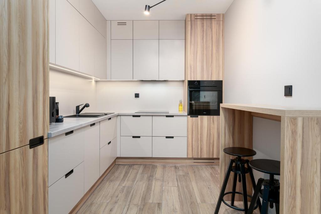 Pure Rental Premium Apartments - Free Parking & AC - 7