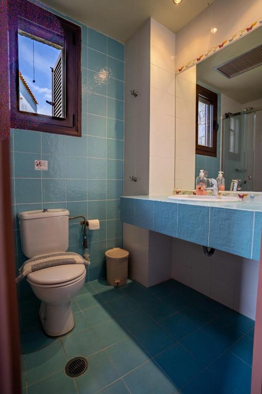 Koupelna v ubytování Chara House