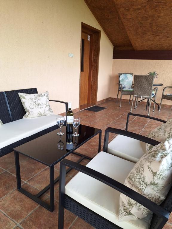TV a/nebo společenská místnost v ubytování Apartments Kozjan