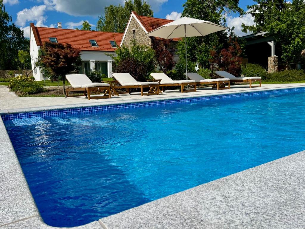 Káli Kütyü 8275 Balatonhenye, Petőfi utca 2. kép - 1