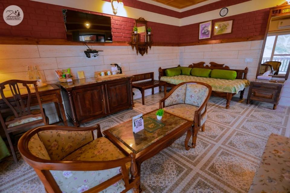 Posezení v ubytování Hotel Udechee Huts, McLeod Ganj