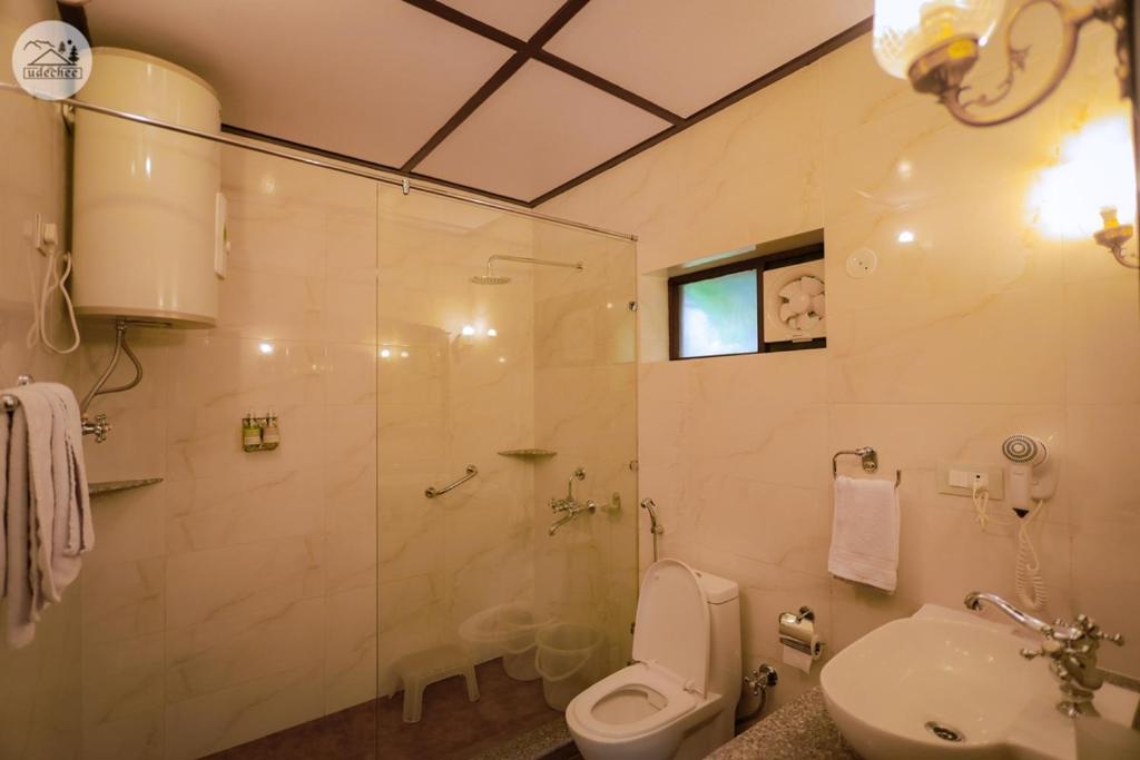 Koupelna v ubytování Hotel Udechee Huts, McLeod Ganj