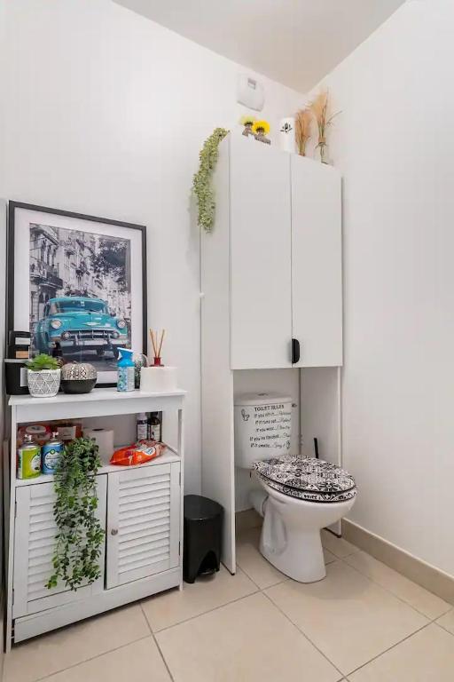 Kuchyň nebo kuchyňský kout v ubytování Residence Abraham - Bed and Breakfast Guest Room 2 LaDéfense U-Arena #Parking #Terasse #Fibre #Netflix