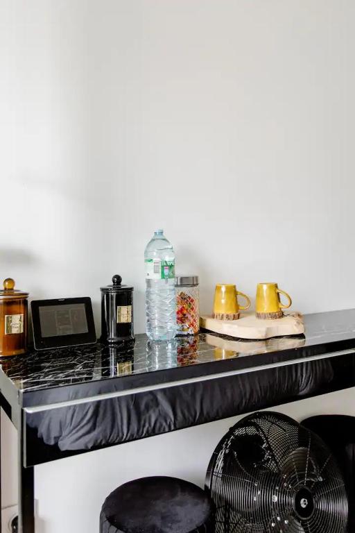 Fotografie z fotogalerie ubytování Residence Abraham - Bed and Breakfast Guest Room 2 LaDéfense U-Arena #Parking #Terasse #Fibre #Netflix v destinaci Colombes