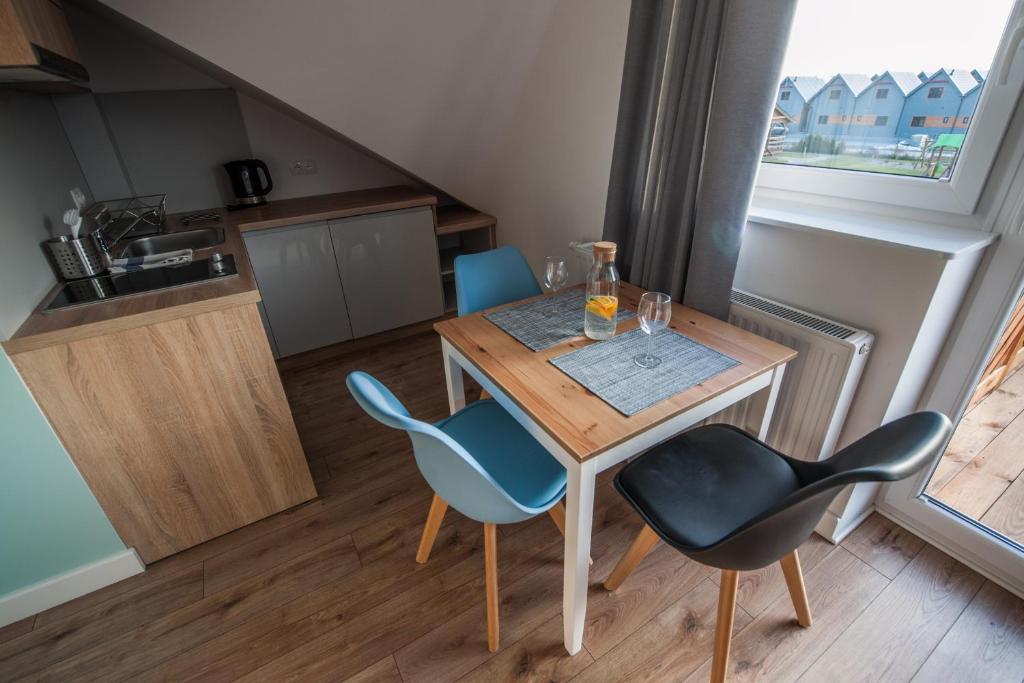 Kuchyň nebo kuchyňský kout v ubytování Lazur Apartamenty Domki