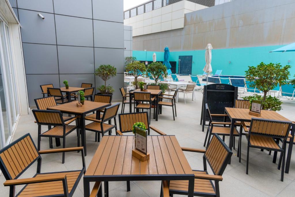 Premier Inn Abu Dhabi Capital Centre - Resim 29