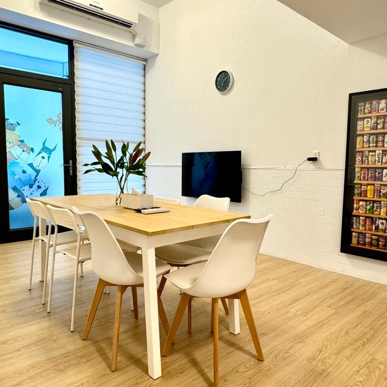 TV a/nebo společenská místnost v ubytování Simple Dog Bungalow